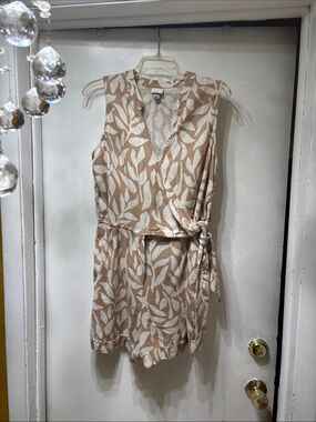 a new day Beige and Cream Leaf-Print Sleeveless Wrap Romper